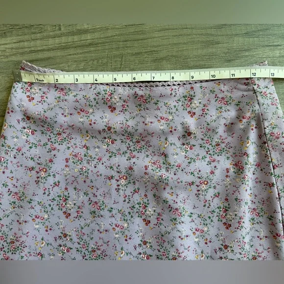 John Galt Floral Midi Skirt W/ Side Slit in Lavender. - Picture 10 of 10
